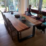 Vollholztisch mit Metall