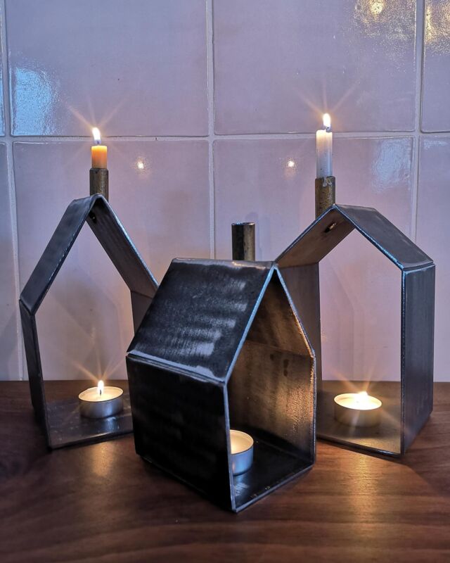 Schön langsam sollte auch ich in Weihnachtsstimmung kommen 🎅 und mit der Produktion beginnen ✨
Es stehen heuer wieder einige tolle Weihnachtsevents an bei denen ich vertreten bin. Die Orte und Termine folgen demnächst! Falls du zu weit weg wohnst, kein Problem, melde dich gerne bei mir oder schau im Onlineshop vorbei! So jetzt aber ab in die #feinrostwerkstatt heute stehen einige ⭐️ und 🌲 auf meiner To-do Liste.

Feinrost.
🔸 Metall-Unikate aus Kärnten. 
✉️ info@feinrost.at
💻 www.feinrost.at
📲+436767101444
______________________________
 #massanfertigung #handmade #unikat #kundenwunsch #madeinaustria #feinrost  #upcycling #upcycle #alteisen #metall #metallsterne #rentier #hirsch #weihnachtsdeko #metallweihnachtsdeko
